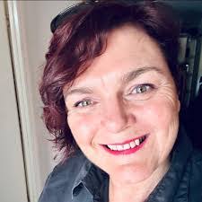 Leanne Mcdermott's Instagram, Twitter & Facebook