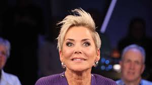 Laika Kingpouge nude oil rub