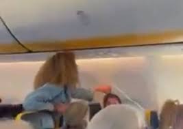 La vivace compagnia low cost irlandese fa spesso parlare di sé, a causa di numerosi scandali, disguidi e norme discutibili e. 3liadpvsxduvam