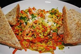 Ruhrei Mit Karotten Und Fruhlingszwiebeln Chefkoch Rezept Rezepte Lebensmittel Essen Fruhlingszwiebeln