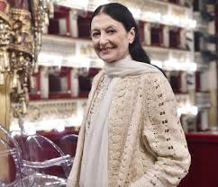 Nella sua lunga carriera ha danzato coi più illustri ballerini della storia: Carla Fracci Eta Altezza Peso Origini Il Marito Regista Il Figlio Della Divina