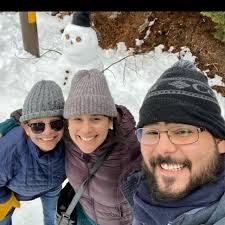 La canción más importante de américa latina, que habla del primer amor, de  todo lo que aprendió y como duele el estar lejos, ahora 30 años después  Shakira nos dió una de