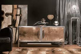 La combinación de estilos representados, base oriental y parte superior moderna, le confieren a este aparador un peculiar diseño, que le dará a su salón comedor un toque de exclusividad especial. Tipos De Aparadores Para El Salon Decofilia
