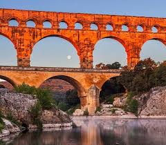 Nous vous rappelons qu'en période hivernale (du 1er novembre au 30 avril) il est obligatoire de chausser correctement votre véhicule. Pont Du Gard Unesco Tourisme Occitanie