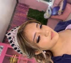 Lista y hermosa con este look 💄✨ ¿Qué les parece? 💕🔥 Maquillaje xV 👗👸 Beth  Miranda La verdad es que yo casi ya no maquillo por falta de tiempo, deben  agendar con tiempo ✨🙏