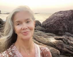 Robyn Condon's Instagram, Twitter & Facebook