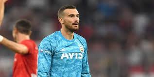 Son 4 sezonda g.saray kalecisi muslera'ya 25 penaltı atılıp, 21'i gol olurken (yüzde 84),beşiktaş kalecisi karius ise 17 penaltının 11'ine (yüzde 64) gol izni. Besiktas A Yeni Kaleci Adayi Harun Tekin