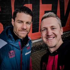 Premier-League-Klubs bedienen sich fast jedes Jahr im obersten Regal der  Bundesliga, alleine mit noch in England aktiven Profis könnte man ein  ganzes Team füllen! 😵