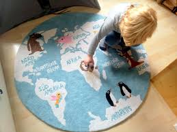 Einfarbige teppiche aus himalana wolle. Einmal Und Die Welt Unser Bio Kinderteppich Von Hans Natur Apfelbackchen Familienblog