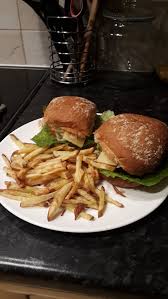 Namun, tahukah kamu bahwa hati ayam juga bisa dijadikan pilihan isian untuk burger? Homemade Burgers And Fries Burger And Fries Homemade Burgers Food