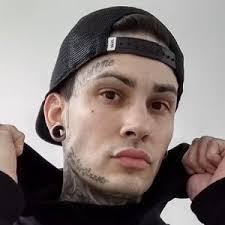 Dustin Tyler's Instagram, Twitter & Facebook