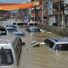 At least 62 people died in the storm and subsequent flooding, the. Uberschwemmungen In China 1 2 Millionen Menschen Auf Der Flucht Der Spiegel