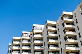 The mud-walled high-rise that keeps itself cool