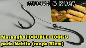 Lebih fokus lagi nih ….,untuk memasang pancing teknik dasaran/gunakan ukuran pancing sesuai target dimana anda akan memancing. Cara Merangkai 2 Mata Kail Pada Neklin Untuk Target Ikan Besar Youtube
