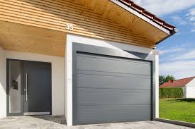 Doppelgarage verputzt im ansprechenden design. Laumer Garagenbau Einzelgarage Foto Sascha Kletzsch Laumer Garage Garagen Fertiggarage Betonfertiggarage Tor Fertiggaragen Garagenbau Einfamilienhaus