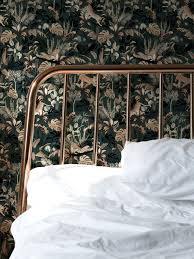 Recreate Maison Baluchon S Universe On Your Walls Both Retro And Original This Non Woven Wallpaper Will Dress Up Any Room Due To The Thickness Of Our En 2020 Baluchon