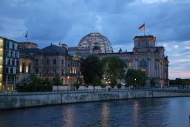 Bundestag building in anderen sprachen: Reichstag Building Military Wiki Fandom