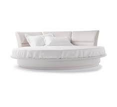 Il materasso circolare abbinato alla struttura del letto fa scomparire. Lullaby Due Letto Rotondo Pelle Frau Poltrona Frau Mohd Shop