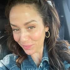 Holly Klein's Instagram, Twitter & Facebook