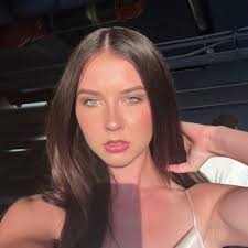 Elizabeth Nix (@elizabeth_nix0)