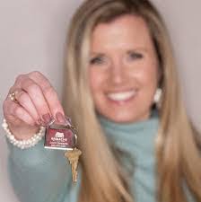 Laura Gamache's Instagram, Twitter & Facebook