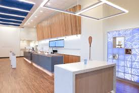 They have decent hours, free parking, and i don't have to stress when i come here. Bank Of Hawaii Boyce Products Ltd