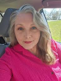 Retired, 58, from Florida. I love hosting small gatherings, playing games,  and filling the room with laughter. Life is too short not to enjoy it! I'd  love to share a fun, relaxed