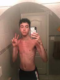Joey On Twitter I Wuv You Too I love myself even though i look like a burnt chicken nugget youtube descargar.