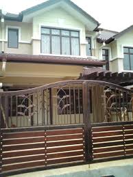 Keberadaan pagar di setiap rumah, bukan lagi berfungsi sebagai pengaman dan pembatas area privasi bagi rumah anda, pagar juga berfungsi mempecantik tampilan. Pagar Rumah Terkini Malaysia Dekorhom