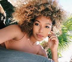 Карим бензема и криштиану роналду. Zhena Izvestnogo Futbolista Karima Benzema Krasavica Kora Gote