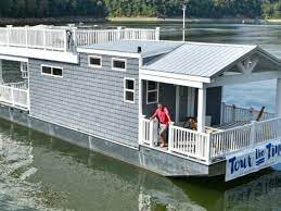 Well you're in luck, because here they come. Lake Cumberland Houseboats Rentals