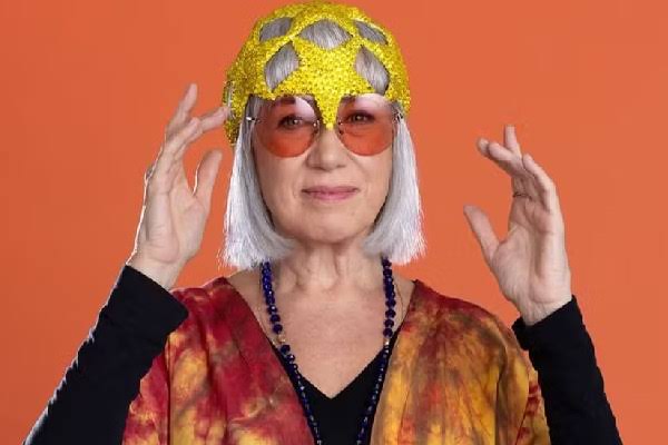 Lilia Cabral aparece pela primeira vez caracterizada como Rita Lee
