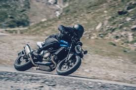ハスクバーナ vitpilen 701 svartpilen 701 の新型が登場 あなたはどっち派 eicma 2019速報 webオートバイ の写真 4ページ目 自動車情報サイト 新車 中古車 carview 中古車 ハスクバーナ 自動車