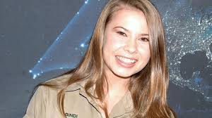 His wife, bindi, and her brother are continuing the legacy of steve and their. Bindi Irwin Tochter Von Crocodile Hunter Fuhrt Ihr Bruder Zum Altar