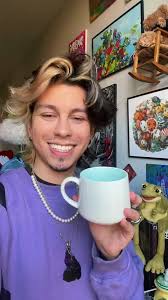 theres no privacy in these apartments lmao #dyebones