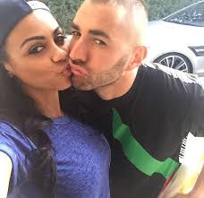 Au cours d'un live sur les réseaux sociaux, le footballeur karim benzema : Football Player Karim Benzema Cheating On Rihanna Photos