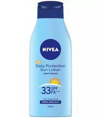 Merah maroon perpaduan warna biru dengan merah maroon memang seolah tak pernah salah. Nivea Daily Protection Sun Lotion Spf 33 Harga Review Ulasan Terbaik Di Indonesia 2021