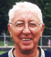 College notes: Ex-East Grand Rapids coach George Barcheski to be honored by  alma mater Aquinas