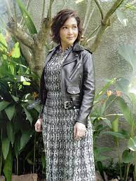 Sejak dinikahi irwan mussry, gaya busana maia jadi semakin berkelas. Maia Estianty Beri 10 Ide Styling Maxi Dress Dan Rok Panjang Fashion Fimela Com