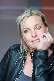 De eerste fabrikant van de witte slip heeft zich al bij hem gemeld laat de acteur ondanks een nadrukkelijk verbod haalt het gezin van frank lammers tóch albert heijn producten in. Eva Posthuma De Boer Komt In Sas Van Gent Zeeland Geboekt Pzc Nl