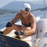 Kláře na prsa? poukázala olympijská šampionka ester ledecká (23) na vnadnou slečnu z obálky. Z Sede Mysky Sexbombou Ester Ledecka Konecne Ukazala I Svou Zenskou Stranku Expres Cz