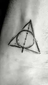 Deathly Hallows Tattoo Wrist Tattoo Tatuagem Das Reliquias Da Morte De Harry Potter Tattoos Small Tattoos Deathly Hallows Tattoo