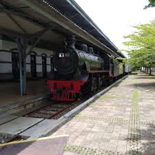 Warga kota bakal berpeluang menyewa kenderaan berkuasa elektrik (ev) melalui program perkongsian kereta elektrik pertama di malaysia yang bakal dilancarkan. 5 Potret Kereta Kuno Keren Di Museum Ambarawa