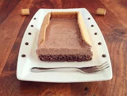 Schokolade und kokosfett hacken, im heißen wasserbad… Schoko Butterkeks Kuchen Fitandsoulfood