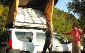 la tente de toit naitup une hussarde fabriquee en france pour un camping nature tente de toit tente de toit voiture fourgon amenage