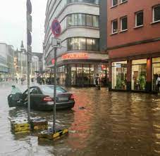 In der stadt herrschte chaos. Unwetter Chaotische Szenen In Wuppertal Nach Schwerem Unwetter Welt