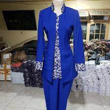 Beberapa warna ini bisa menjadi padanan yang cantik untuk baju biru dongker anda. Jual Blazer Baju Seragam Kerja Wanita 209 Batik Bank Benhur Biru Elektrik Jakarta Pusat Nafsulthonshop Tokopedia