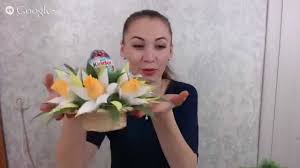 как сделать бутон розы из гофрированной бумаги без конфет Gotovim Kompoziciyu Iz Konfet K Pashe Svoimi Rukami Na Pashu Tvoritsya Mnozhestvo Chudes I Volshebstva Ya Predla Buket Iz Konfet Gigantskie Bumazhnye Cvety Narcissy