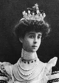 Consuelo vanderbilt, one of the dollar heiresses, cried her way down the aisle as she entered into a marriage brokered by her mother with the duke of marlborough. Saturday Sparkler The Marlborough Boucheron Tiara