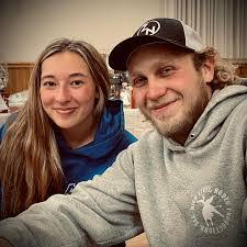 Leah Rouse's Instagram, Twitter & Facebook